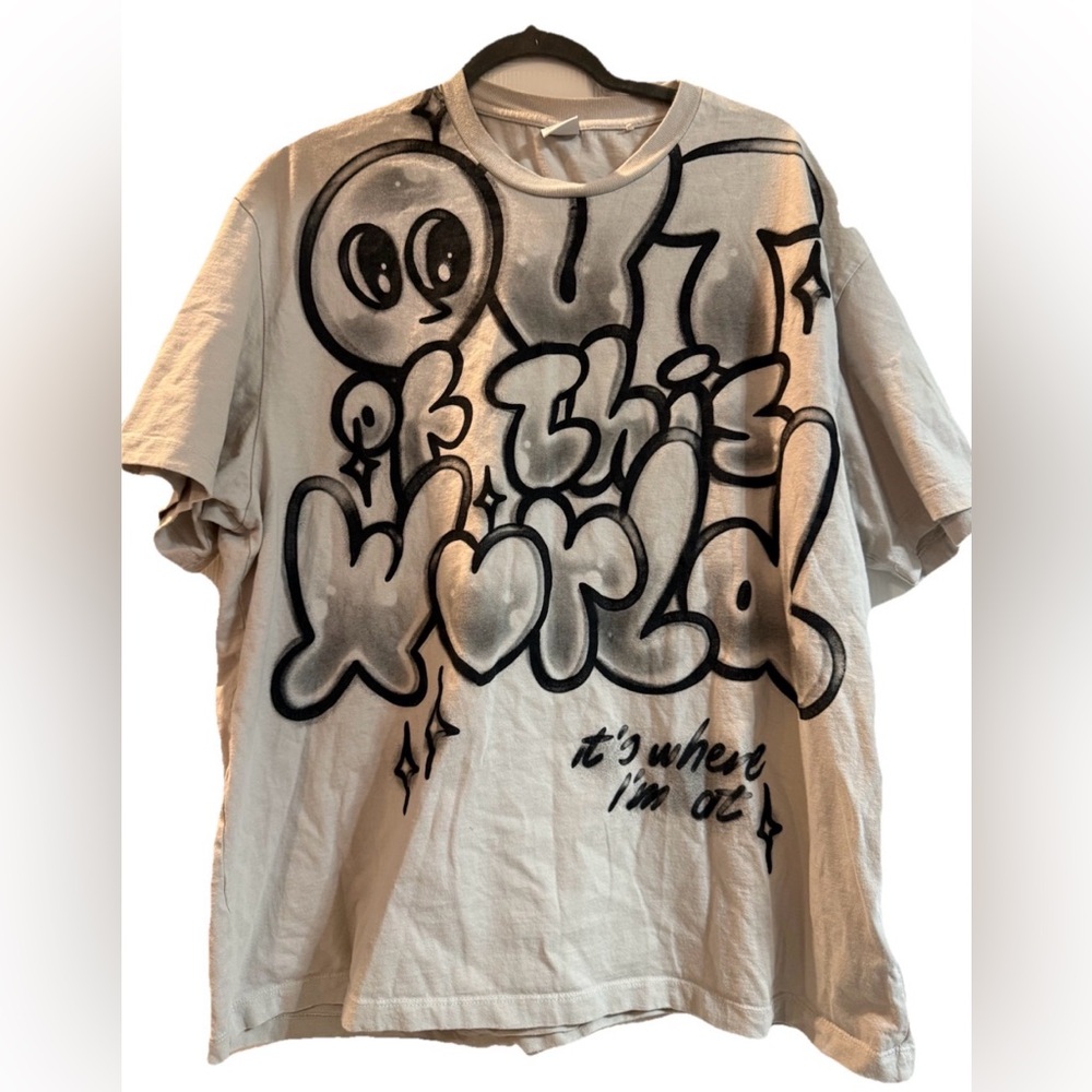 Bershka Regular-Fit Graphic Men’s T-Shirt Out If This‎ World SZ XL